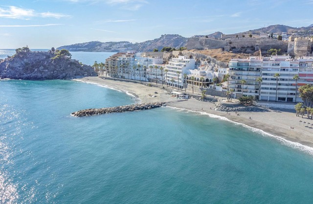 Beautiful apartment with sea view and near the beach