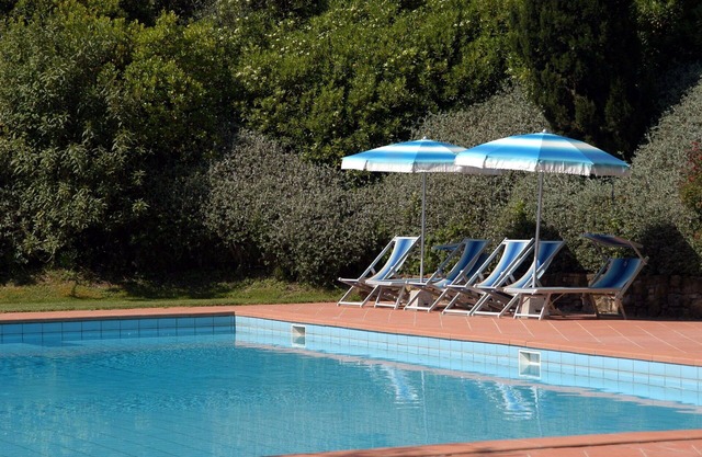 Beautiful apartment with A/C, pool, WIFI, TV, pets allowed and parking, close to San Gimignano