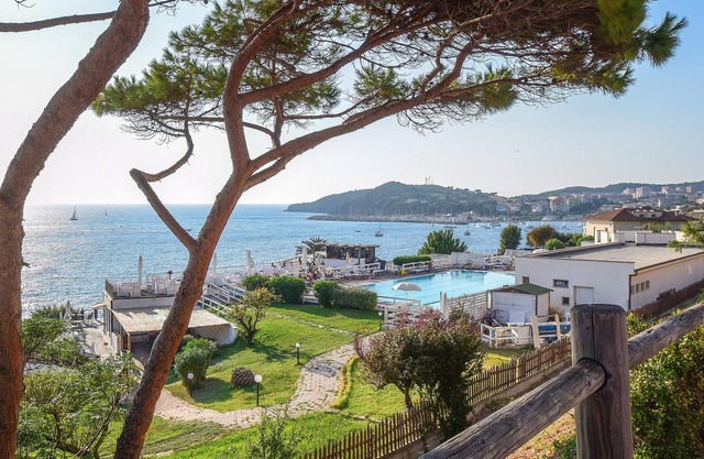 Beautiful apartment with sea view and near the beach