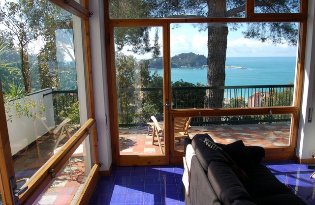 beautiful apt (180m2) with wonderful views across the bay from Sestri Levante