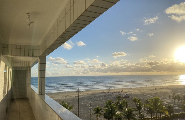 Beautiful Apt in the best location, facing the beach and overlooking the sea