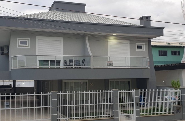 Beautiful Apt of 2 dormitories in the Center of Bombinhas to 300mts of the beach