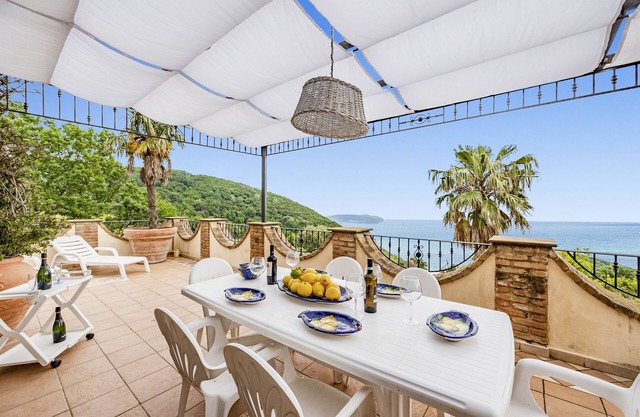 Beautiful Apt With Seaview Terrace, Pisciotta, Italy