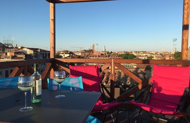Beautiful Art Deco Appartment with amazing view from the roof top terrace