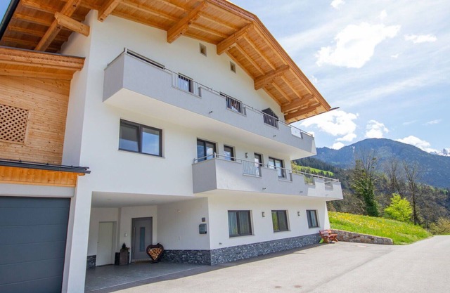 Beautiful apartment for 4 guests with WIFI, TV, balcony and parking