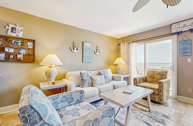 Beautiful beachfront condo w/million-dollar views, shared pool, beach access