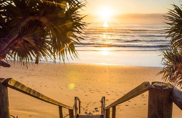 Beautiful beach side home - 200m walk to the beach!