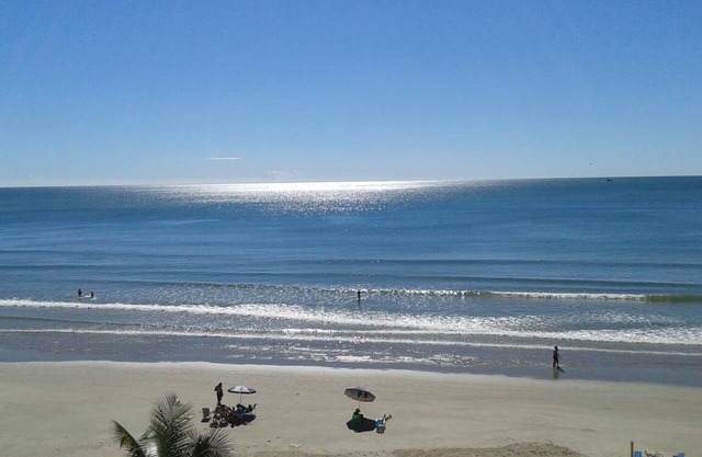 BEAUTIFUL BEACH COVERAGE FOR 11 PEOPLE - MEIA PRAIA, ITAPEMA/SC