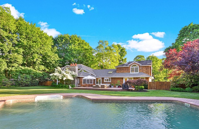 BEAUTIFUL BEACH ESCAPE NEAR WESTHAMPTON BEACH VILLAGE!!