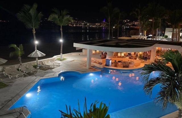 BEAUTIFUL BEACHFRONT CONDO IN MANZANILLO