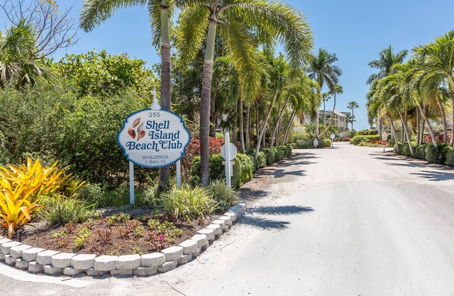 Beautiful Beachfront Views with Free Wifi and offering free bike rentals!