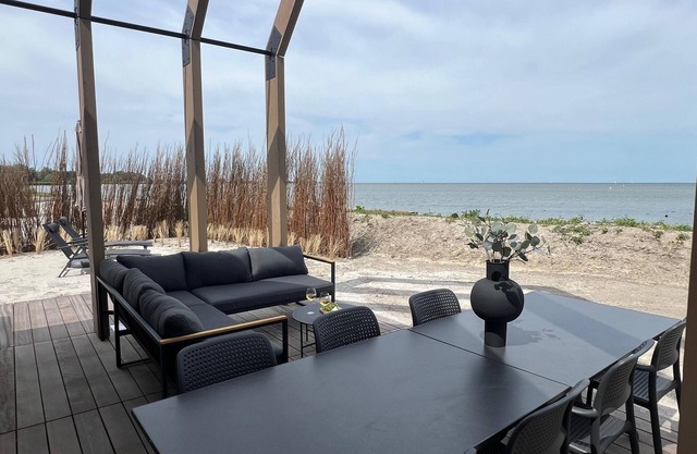 Beautiful BeachHouse on Enkhuizer beach with sea view and comfort