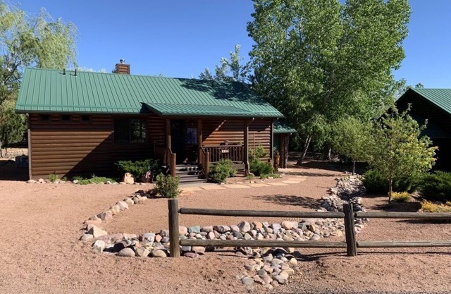 Beautiful Bear Pond Cabin WiFi, Dish Satellite, horseback riding