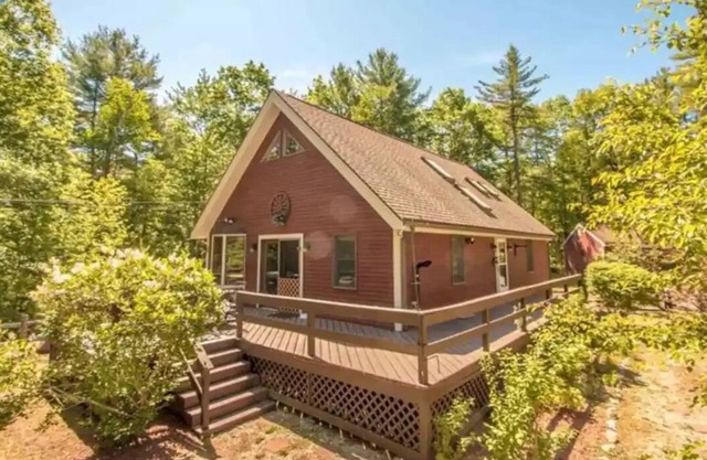 Beautiful Belleau Lake Home with Lake Access!