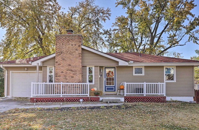 Beautiful Bellevue Home w/ Deck + Gas Grill!