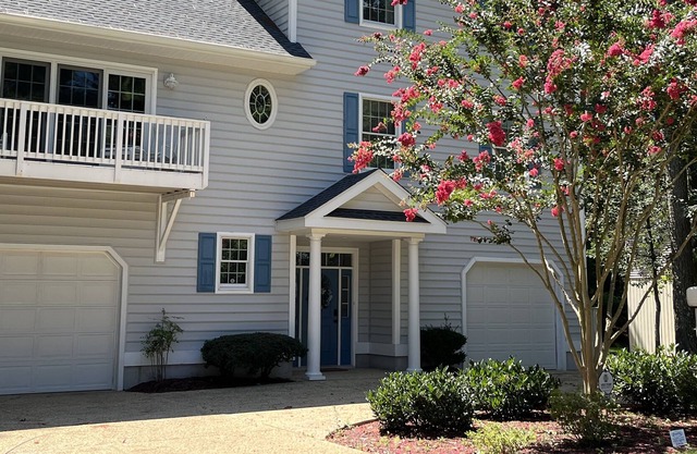 Beautiful Bethany House in Salt Pond 1.5 miles from beach!