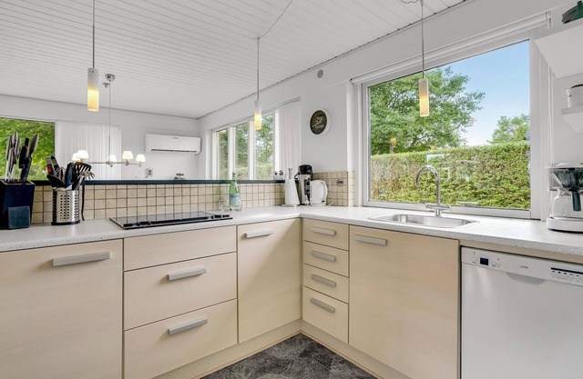 Beautiful, bright vacation home, located only 300 m from the Limfjord.