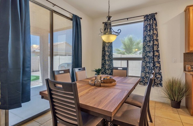 Beautiful Bungalow in Award Winning Resort Style Gated Sun Lakes community