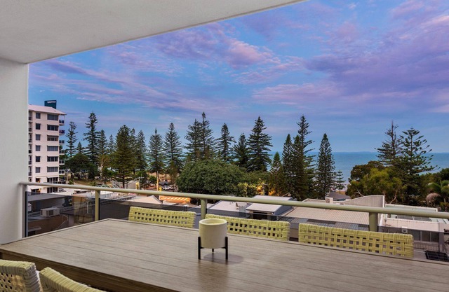 "Beautiful Bunton Studio" - Scarborough Q 4020