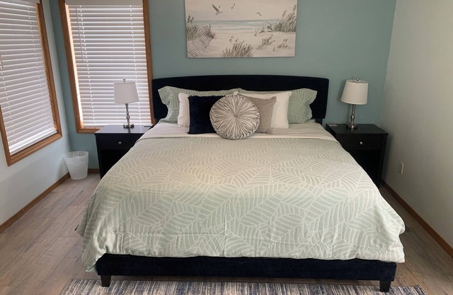 Beautiful Burley Home Sweet Home! King Bed!