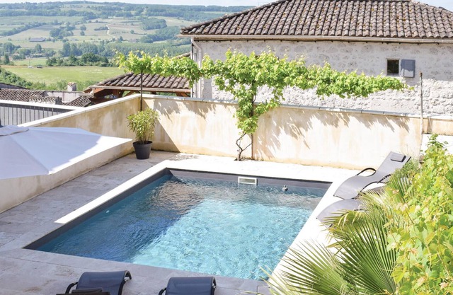 Beautiful cottage with private pool, 22 km from Villeneuve sur Lot.