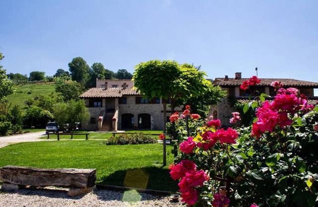 Beautiful countryhouse with pool and garden