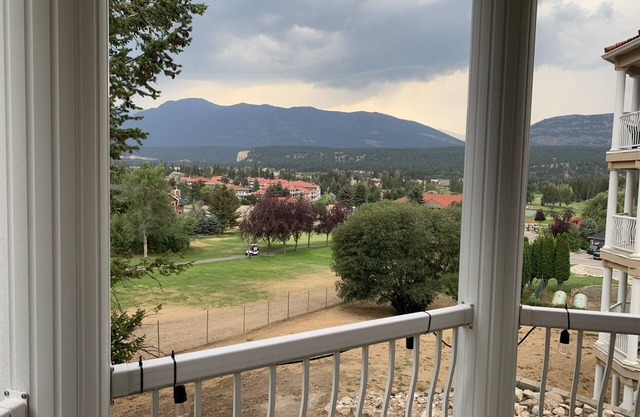 Beautiful Mountain Getaway in the Columbia Valley