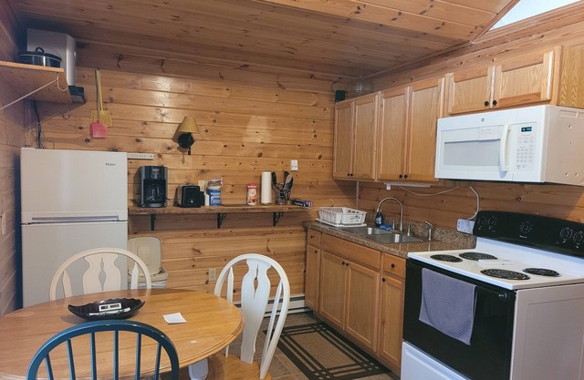 Beautiful Cabin #4nSki, golf, hunt, snowmobiling, ATV