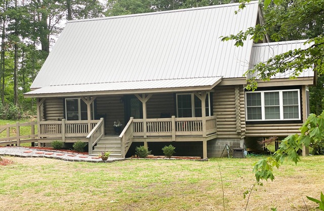 Beautiful Cabin on Private Wooded Acreage