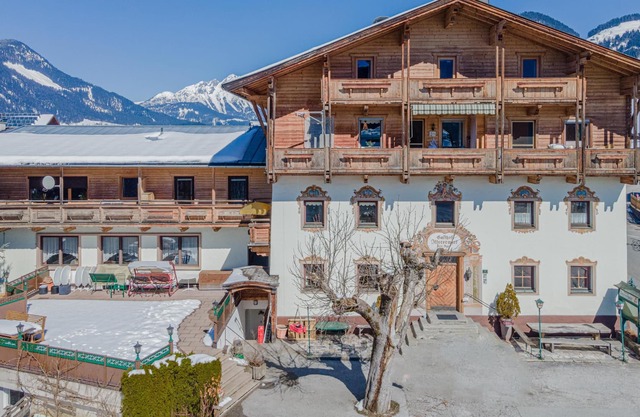 Beautiful central holiday flat, 2.6km to the ski lift