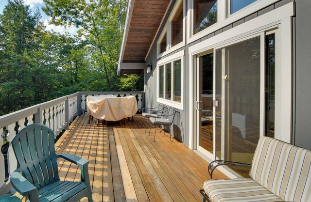 Beautiful Chalet ~ 5 Miles to Attitash Mountain