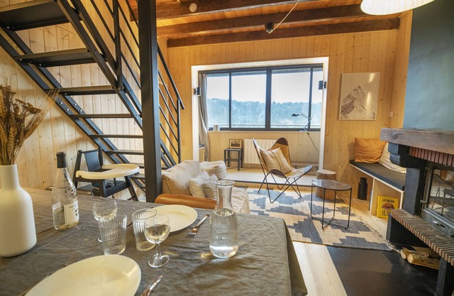 Beautiful chalet apartment with wood-burning stove and whirlpool bath