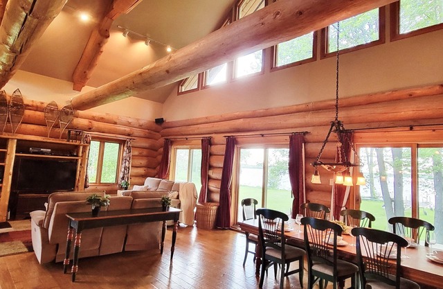 Beautiful Chalet on the Lake!