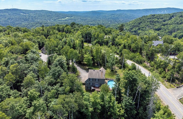 Beautiful Chalet located minutes away from ski hills
