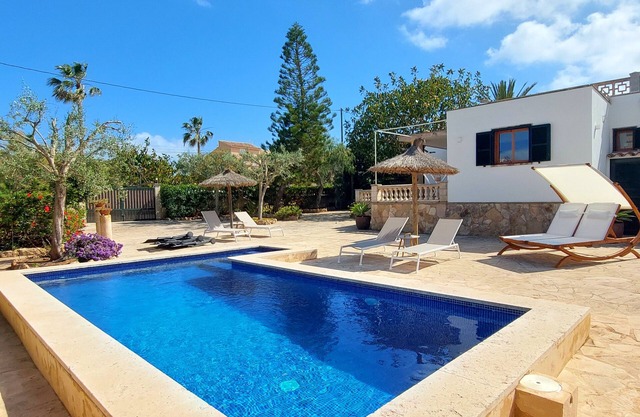 Beautiful chalet for 6 pers. with gr. Garden, W-LAN, pool, air conditioning, close to the sea