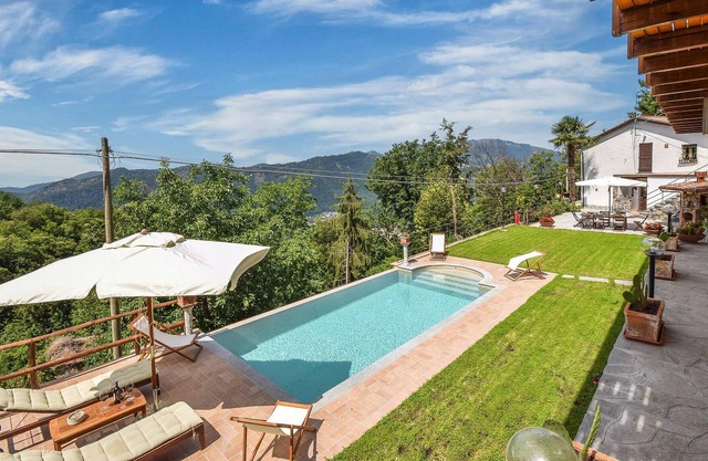 Beautiful, classic Italian vacation home with a magnificent view of the hilly and magnificently over