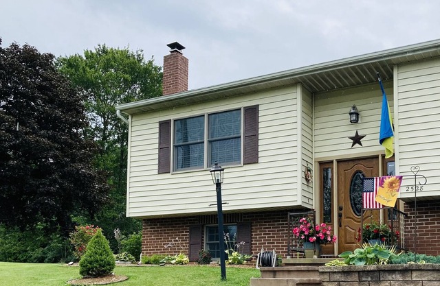 Beautiful & clean home, finished basement - 6 minutes away from Beaver Stadium