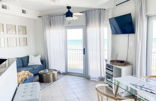 BEAUTIFUL CONDO - AMAZING BEACH VIEW FROM PRIVATE BALCONY