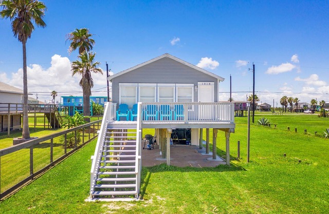 Beautiful coastal home recently renovated and ready for travelers