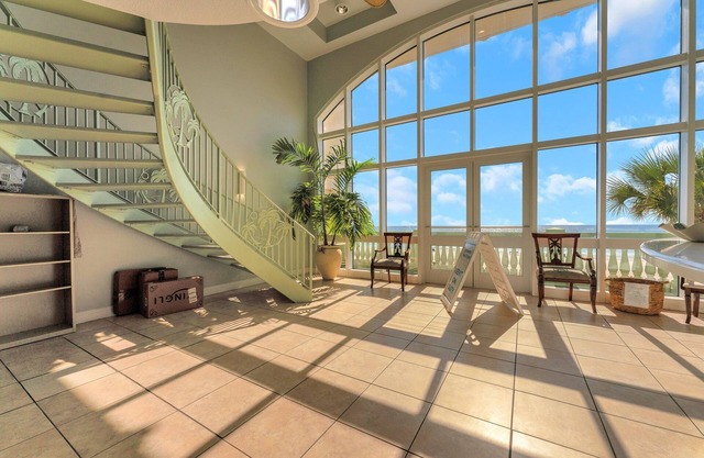 BEAUTIFUL CONDO ON THE BEACH, UNIT 1708