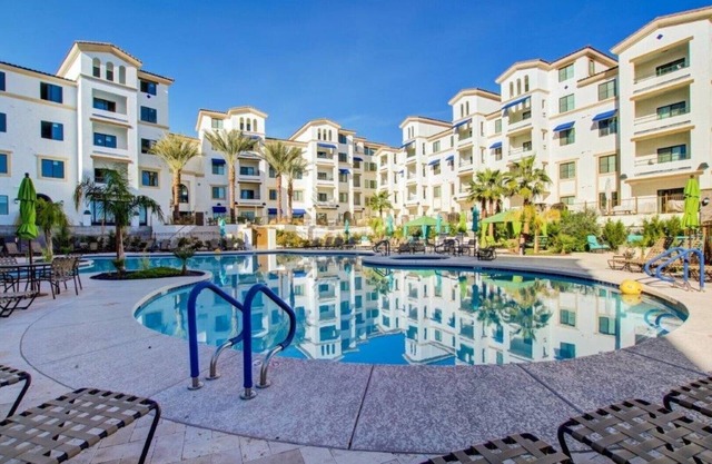 Beautiful condo at the luxurious resort style "THE CAYS" in DOWNTOWN OCOTILLO!