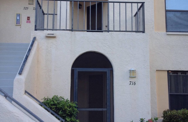 Beautiful Condo - close to everything