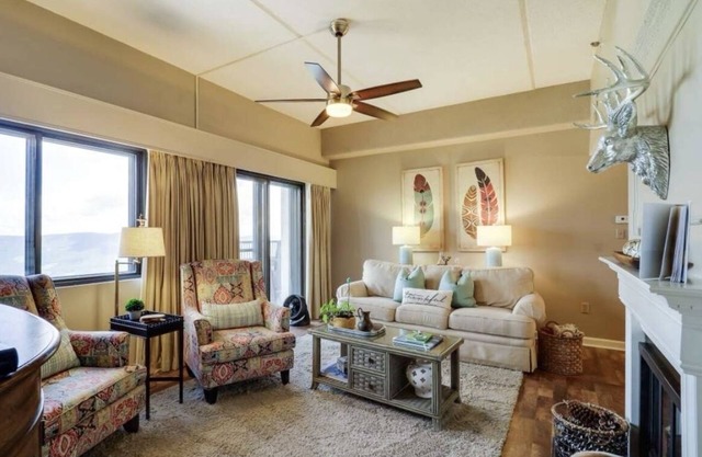 Beautiful Condo on the 7th Floor of Sugar Top facing the ski slopes!