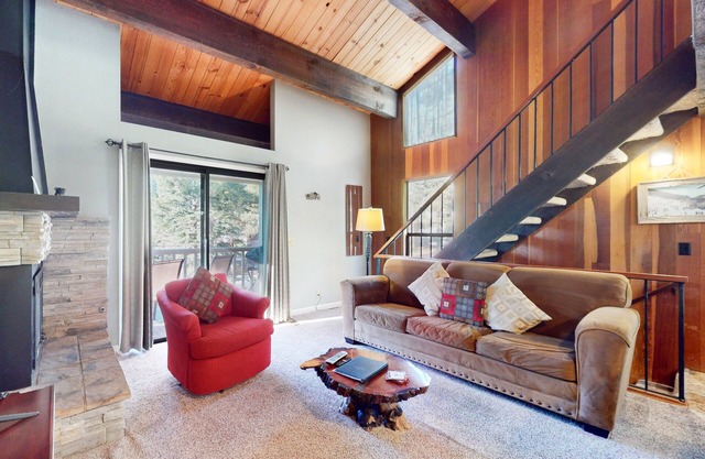 Beautiful Condo with Shared Pool & Tennis Courts, Close to Northstar