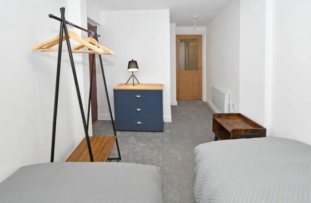 Beautiful contractor stay 1 bedroom Apt in Stoke-on-Trent. Wifi, Washer & TV