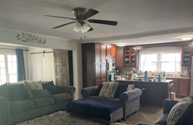 Beautiful Corner Home in Town Mins from UA