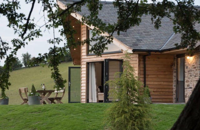 Beautiful cottage in idyllic countryside setting
