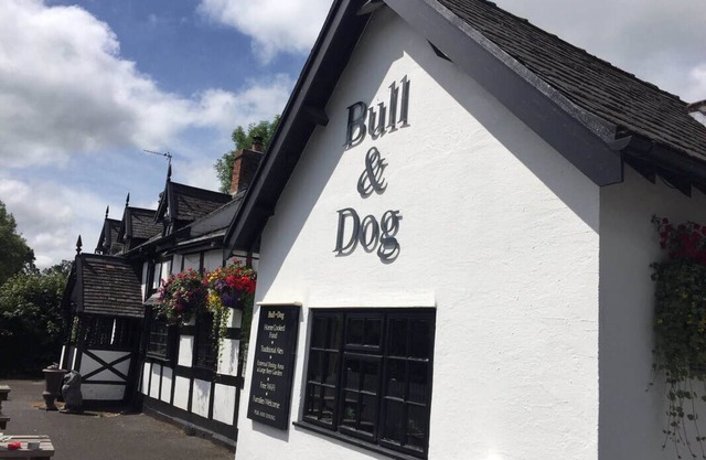 Beautiful cottage in Shropshire with private drive & garden