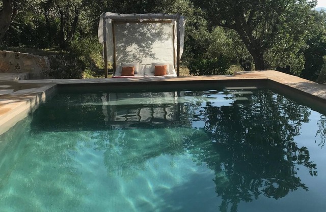 Beautiful cottage, large private outdoor area with BBQ and private swimming pool