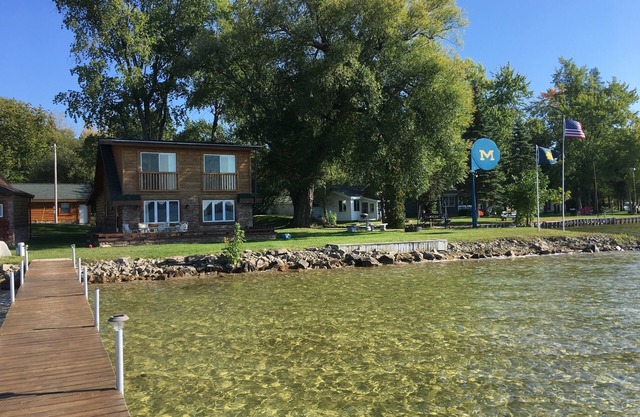 Beautiful Cottage on Mullett Lake